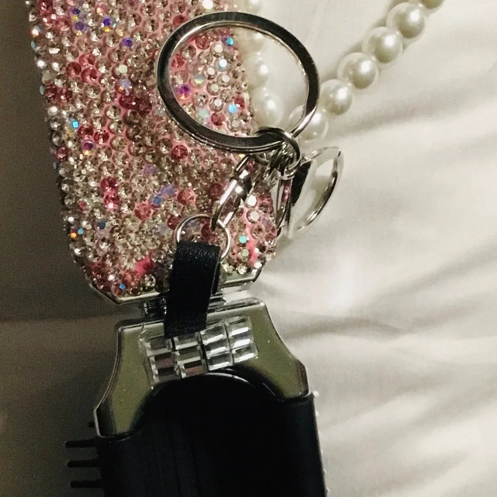 Crystal-Embellished keychain 3 in 1. Mirror, brush and keychain all in one